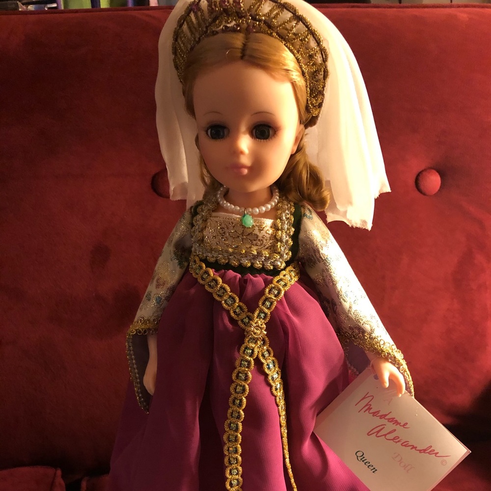 Madame Alexander Queen 1536. NIB
